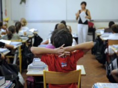 Scuola, firmato il rinnovo del contratto 2022-2024: aumenti medi di 150 euro al mese Scuola riforma 2025 istruzione