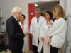 Sanità, Mattarella: “Le difficoltà del SSN ostacolano il diritto alla salute” Sergio Mattarella visita ospedale