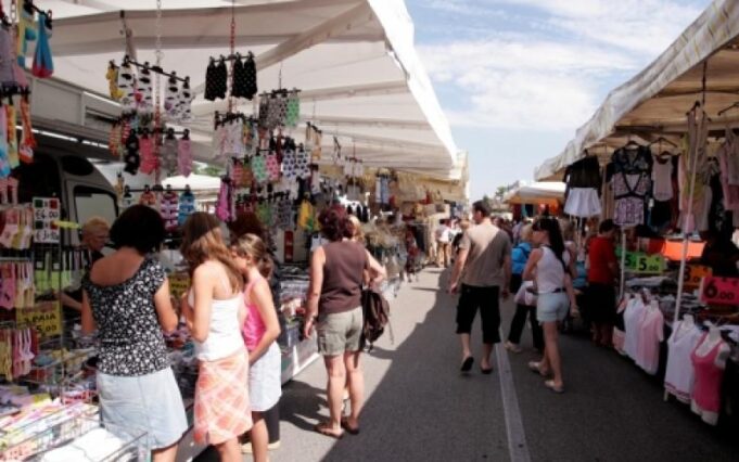 Mercati in fuga: in dieci anni sparite 42mila imprese ambulanti Mercato mercatino ambulanti
