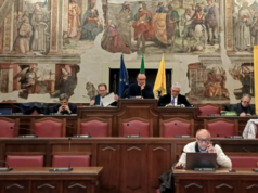 Bilancio 2026, la Città Metropolitana di Napoli accelera: 610 milioni per scuole, mobilità e sviluppo Città Metropolitana di Napoli Bilancio