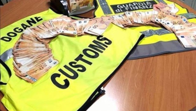 Controlli dogana Capodichino aeroporto