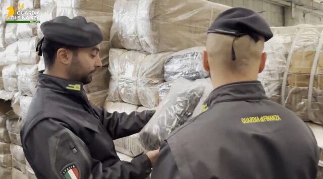 Falso Armani Guardia di Finanza