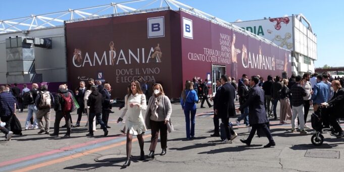 Vinitaly 2026, la Campania punta sull’internazionalizzazione del vino: pubblicato l’avviso Vinitaly Campania