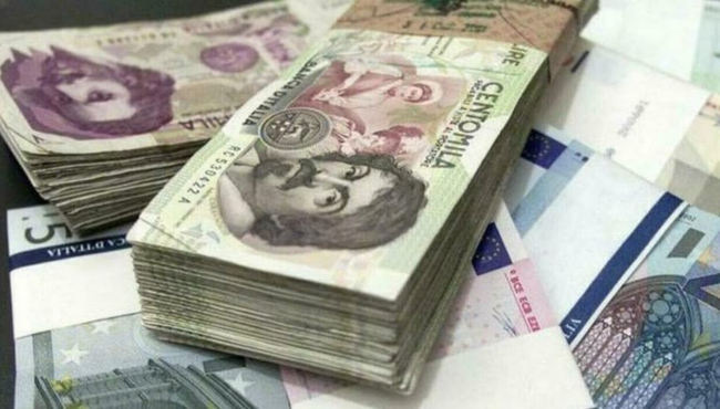 Mezzo miliardo di lire ritrovate a casa dei nonni: il tesoro di famiglia diventa un caso legale Mazzetta centomila lire e cinquantamila lire