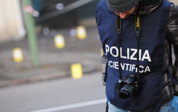 Omicidio di Rogoredo, fermato l’agente di Polizia: “La vittima era disarmata” Polizia scientifica omicidio rogoredo