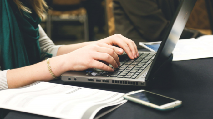 Si fa male in smart working, il Tribunale riconosce il risarcimento a una dipendente