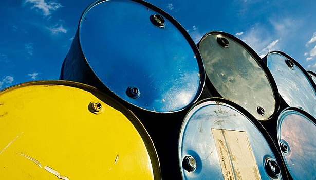 Shock energetico: il petrolio vola sopra i 100 dollari nonostante l’intervento record dell’Aie