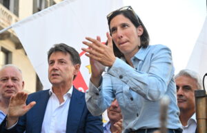 Schlein: “La maggioranza non esiste più. Meloni vada a casa” Giuseppe Conte ed Elly Schlein