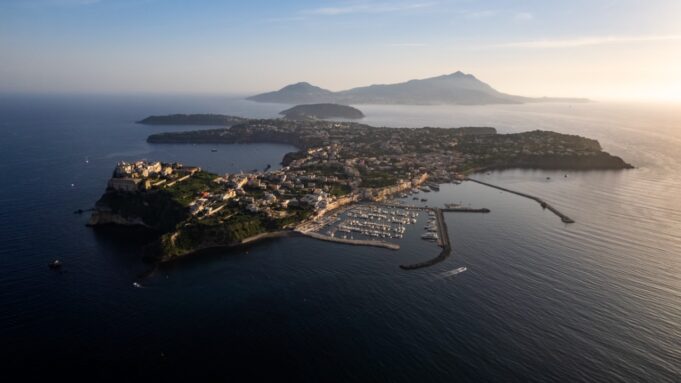 Marina di Procida tra le eccellenze della Campania: premiata da Industria Felix per solidità e performance