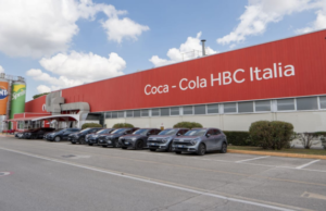 Coca‑Cola HBC Italia investe 17 milioni su Marcianise: nel Rapporto di sostenibilità 2025 innovazione, efficienza e impatto sociale Coca cola marcianise