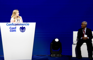 Meloni a Confcommercio: “Ridurre carico fiscale. Italia non è Repubblica delle banane” Confcommercio Giorgia Meloni