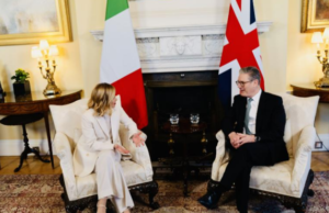 Regno Unito, Keir Starmer si dimette: “Resterò fino alla scelta del nuovo leader”