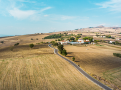 Via Francigena, boom del turismo lento: la Campania si rivela il cuore autentico del cammino europeo Via Francigena Campania