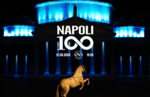 Il Napoli celebra 100 anni con un grande evento diffuso: processione, pizza gratuita, light show, monumenti illuminati. IL PROGRAMMA