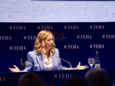 Cernobbio, gli imprenditori promuovono il governo Meloni. Crolla la fiducia nelle opposizioni Giorgia Meloni forum ambrosetti