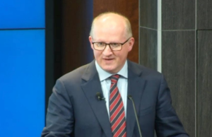 BCE, Lane: “Nuova crisi energetica prolunga l’inflazione. Calo solo da metà 2027”