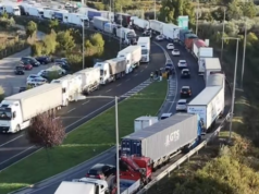 Nuovo giorno di blocchi. Protesta dei Tir, nodo A1-A30 ancora chiuso e viabilità in affanno: nei supermercati si vedono i primi effetti della serrata Blocco santa maria capuua vetere