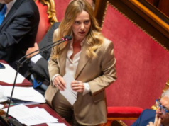 Meloni alle Camere sul Consiglio Ue: “L’accordo di Trump sul gasolio russo è rischioso, sostegno incrollabile a Kiev”