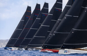 Vela internazionale, al via a Napoli il Campionato Mondiale ClubSwan 50: 11 team in gara nel Golfo